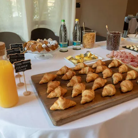 Limax Acis Hotel La Morra