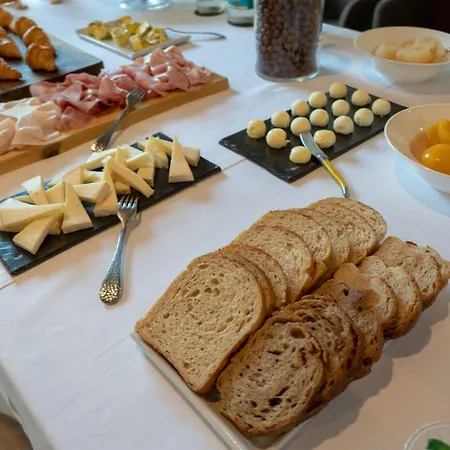 Limax Acis Hotel La Morra
